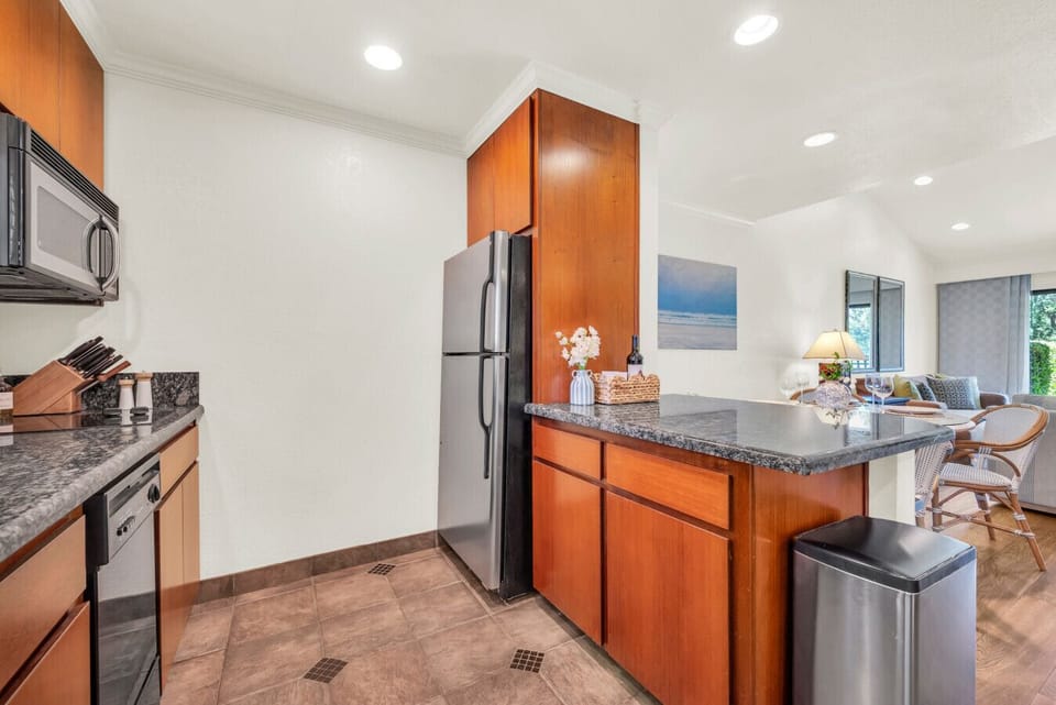 Fully equipped and ready for your next culinary adventure. Whether it`s breakfast in pajamas or a wine-paired dinner, this kitchen has you covered.
