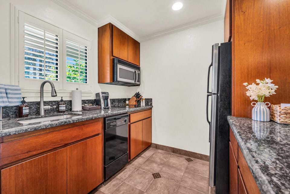 This charming kitchen has everything you need to cook up something delicious during your Napa stay