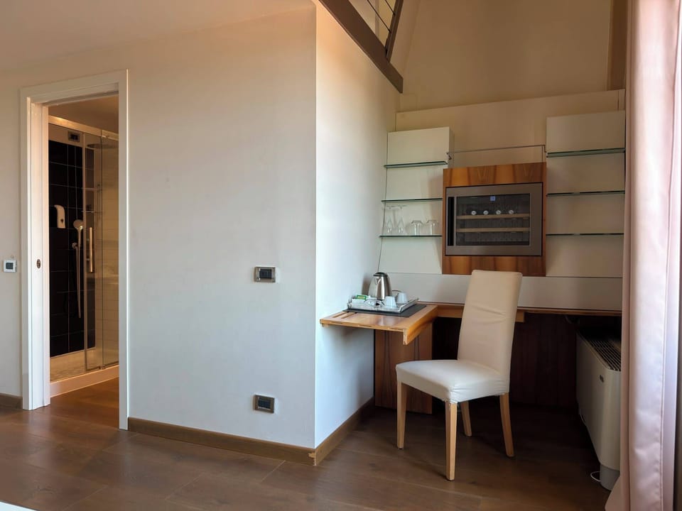 Superior Double Room | Minibar, desk, WiFi (free)