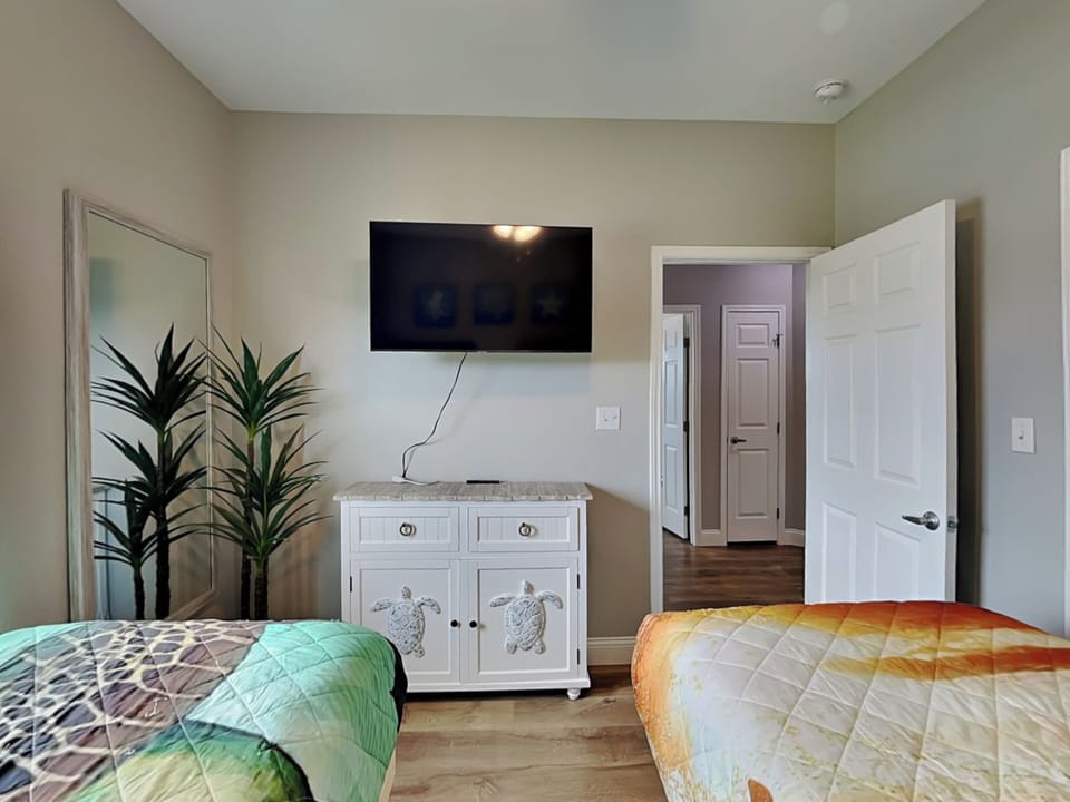Second Bedroom - Two Twin Beds