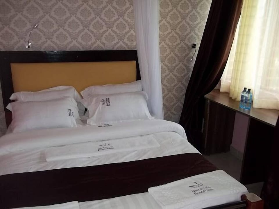 Deluxe Double Room, Pool View | Free WiFi, bed sheets