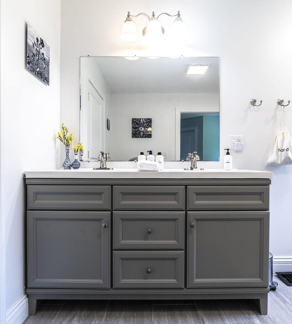Primary en suite bathroom with natural light and guest amenities.