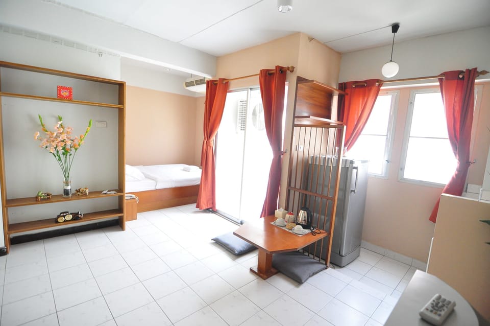 Studio, 1 Queen Bed | Living area | LCD TV