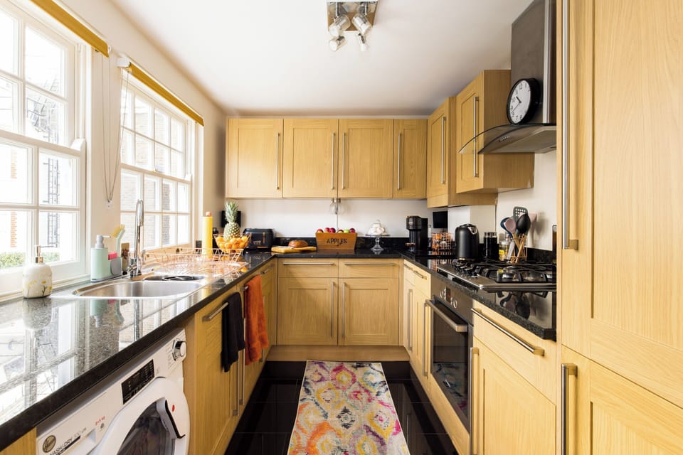 House | Private kitchen | Fridge, microwave, oven, stovetop