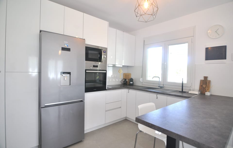 Family House, Garden Area | In-room dining