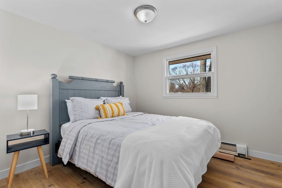 Queen bed