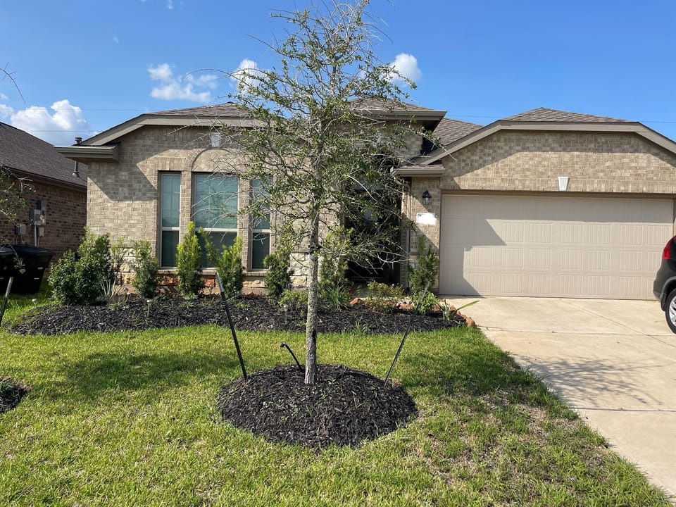 Front yard with 4 parking spaces in the driveway, and an optional 2 in garage.