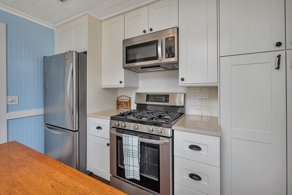 The gas stove and oven make it easy for those nights you plan to cook in