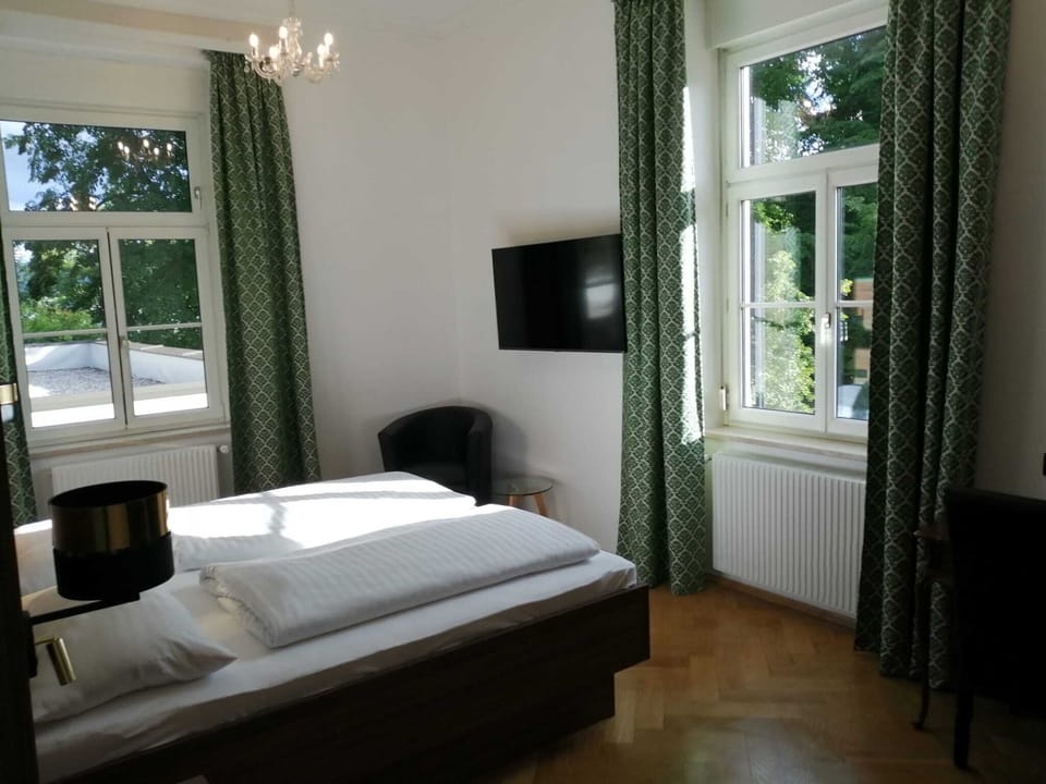 Double Room, Park View | Desk, laptop workspace, free WiFi