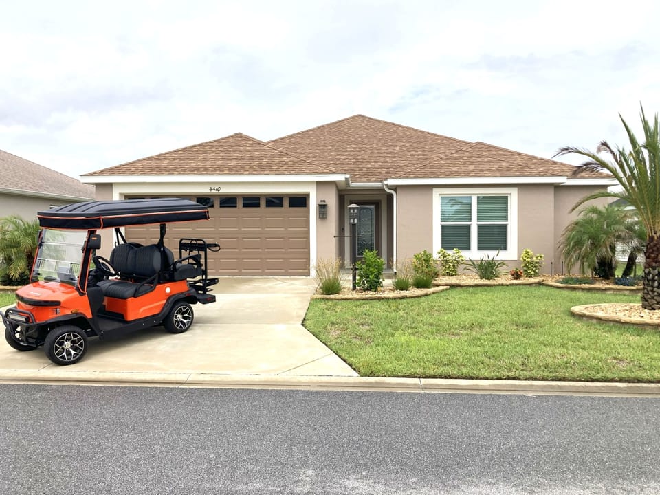 The Homan House is a Sequoia Designer home.  It has 3 bedrooms and 2 full baths.