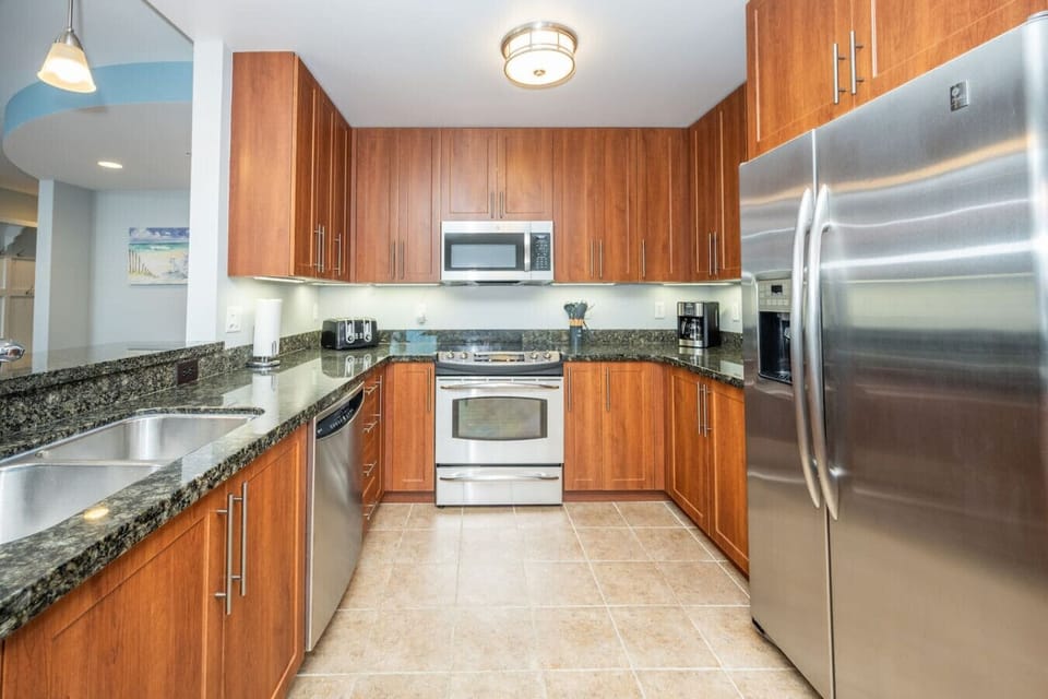 From casual breakfasts to gourmet dinners, this kitchen makes every meal feel special.
