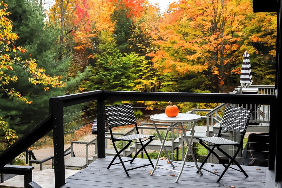 Deck w/ Seating