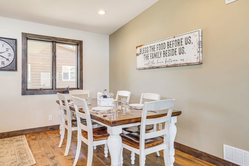 Dining Table | Dishware/Flatware | Main Floor