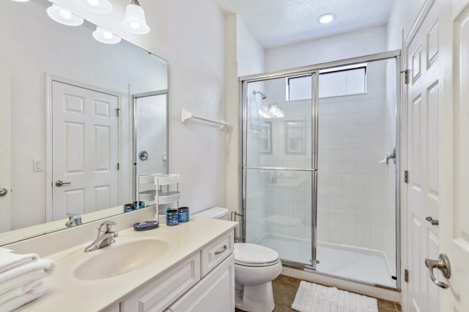 19-Bathroom 3.jpg