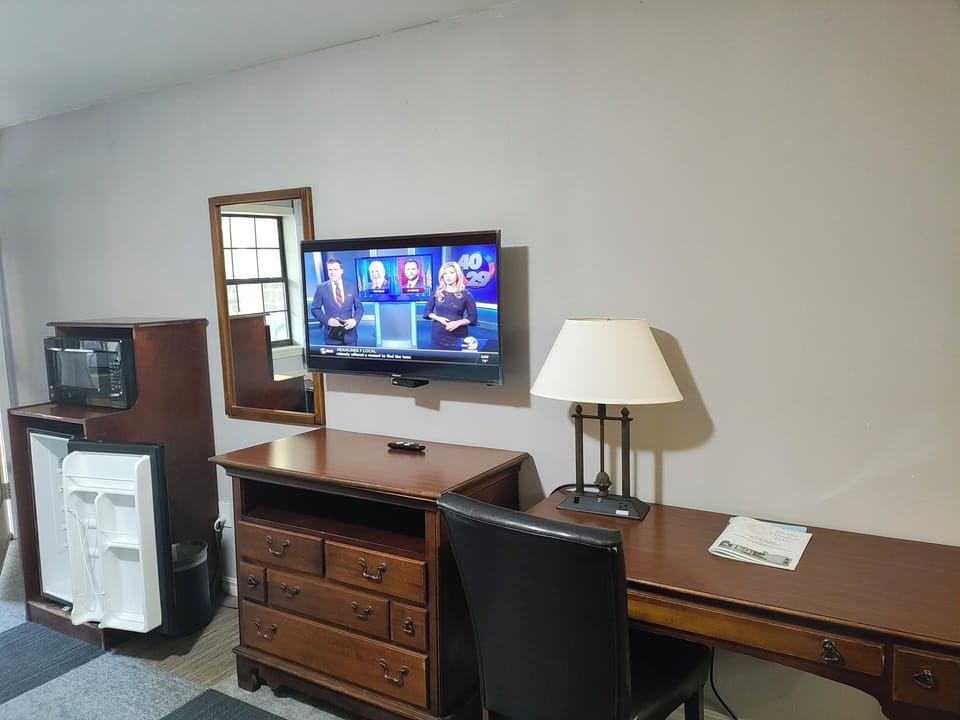 Deluxe Double Room, 2 Queen Beds, Ground Floor | 1 bedroom, individually furnished, free WiFi, bed sheets