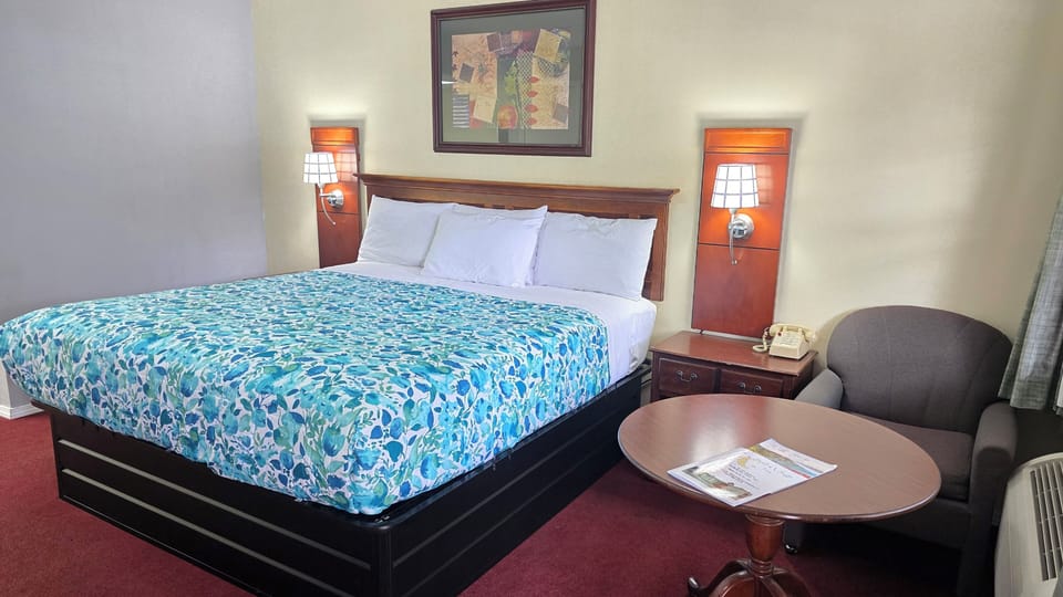 King jacuzzi non smoking | 1 bedroom, individually furnished, free WiFi, bed sheets