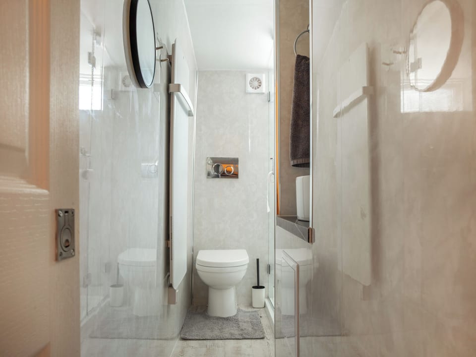 Bathroom | Heart Stone Cottage, Staithes