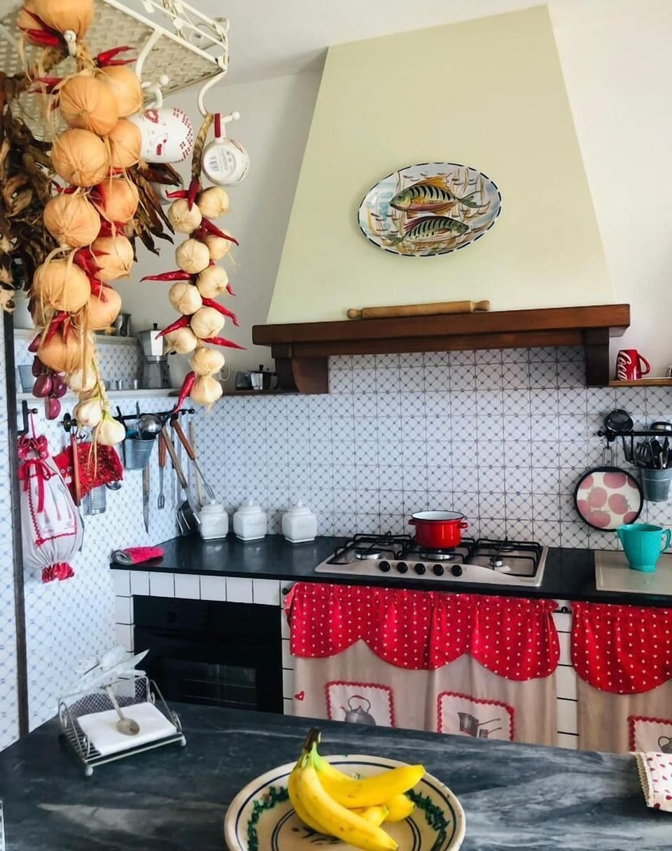 Full-size fridge, highchair, cookware/dishes/utensils
