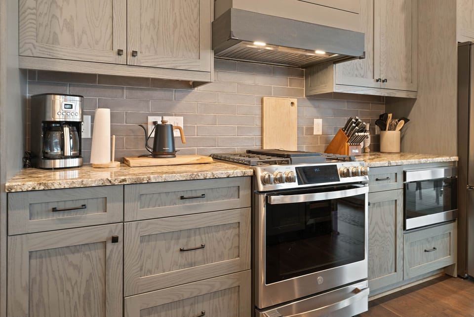 Gas Stove and Well-Equipped Kitchen