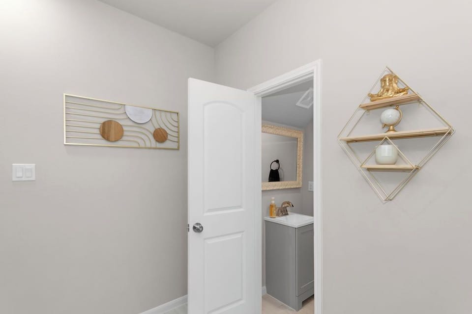 Downstairs guest bathroom