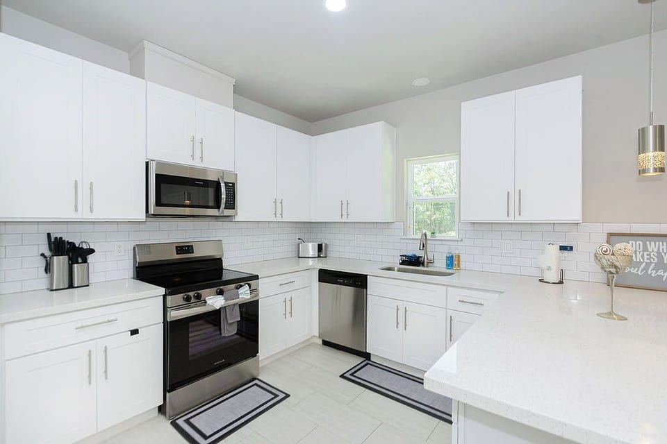 Fully stocked kitchen (essentials included)