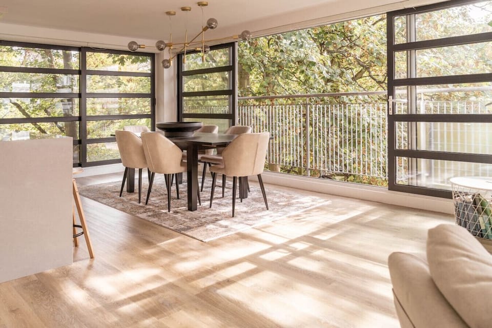 We love how the view changes with each season.  The trees and branches from the majestic sycamore trees swoop down to the dining area.  Hear the birds and watch the squirrels as they dive in and out of the branches.