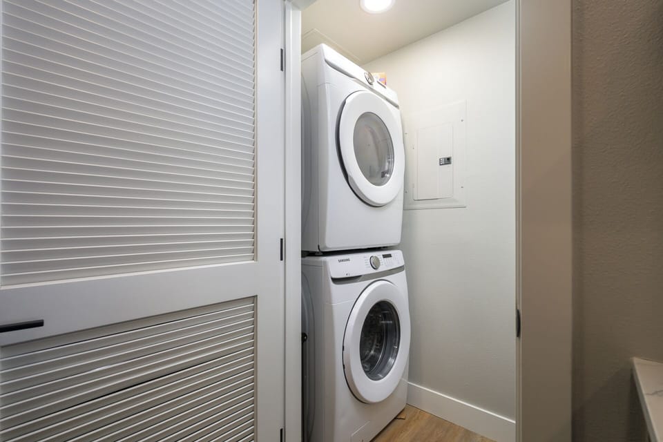 Private washer & dryer off the kitchen