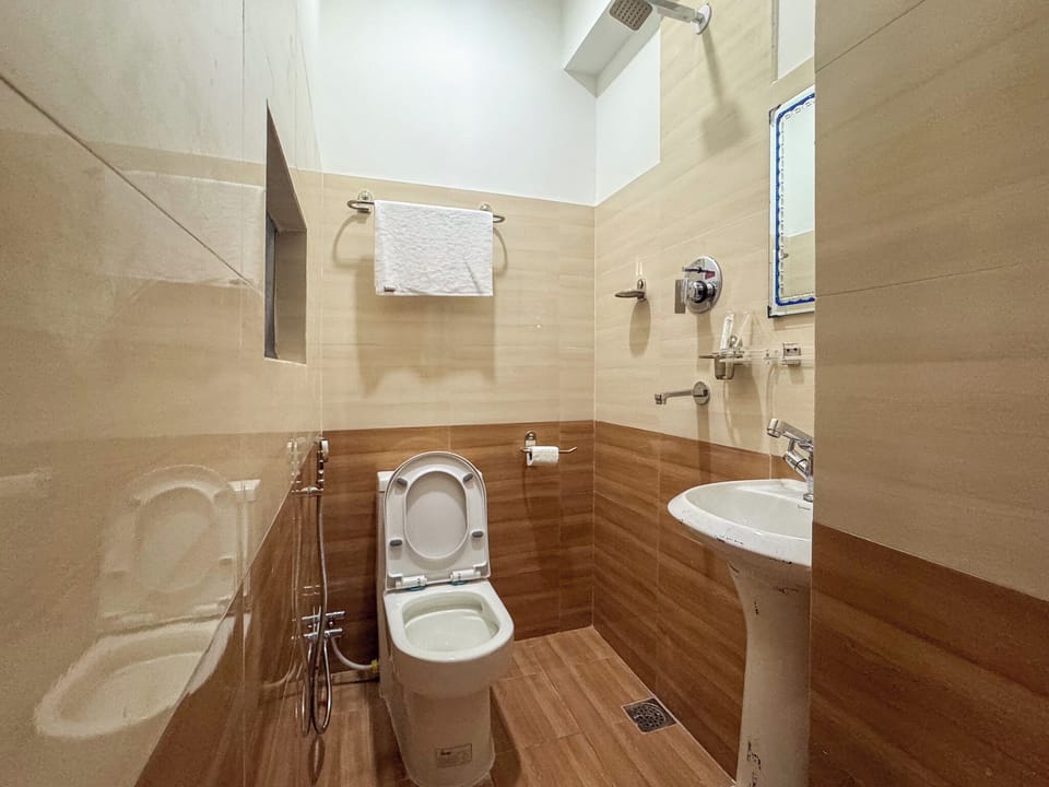 Shower, towels, soap, shampoo
