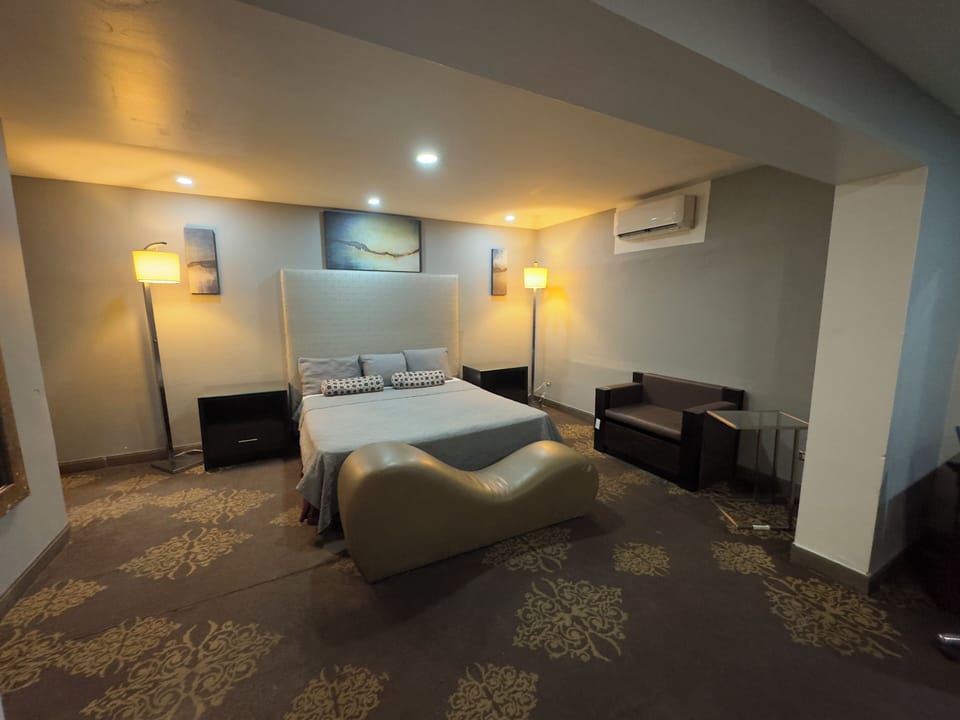 Superior Studio Suite | In-room safe, desk, laptop workspace, blackout drapes