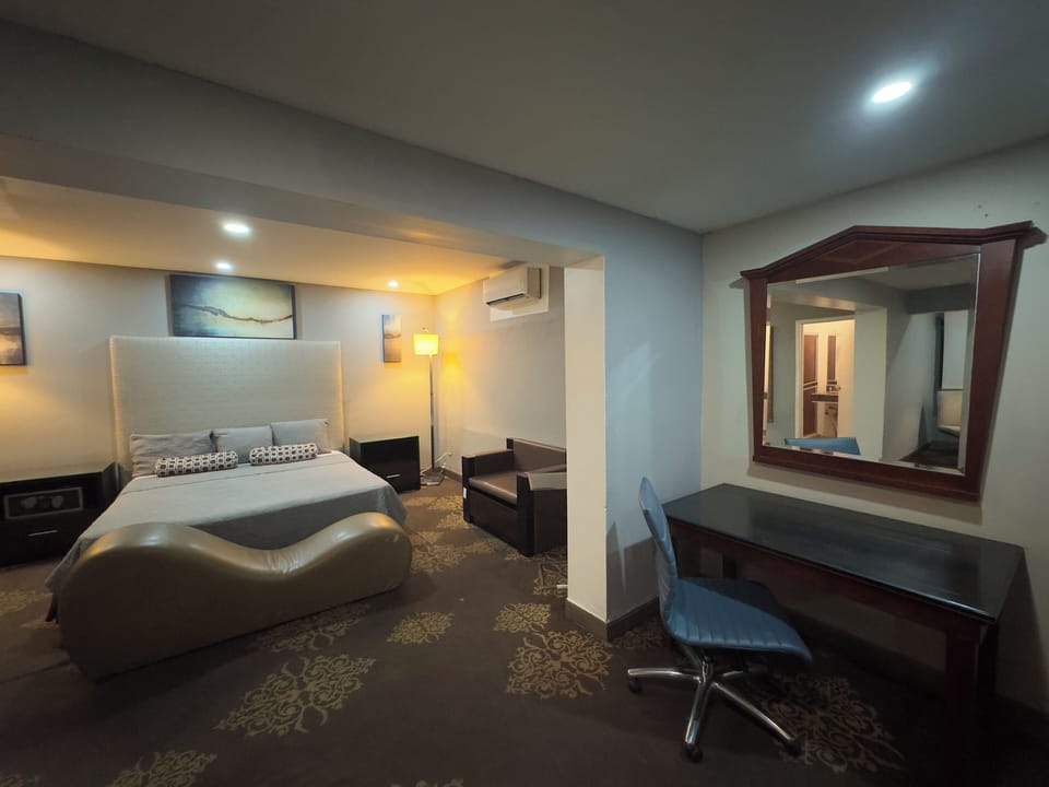 Superior Studio Suite | In-room safe, desk, laptop workspace, blackout drapes