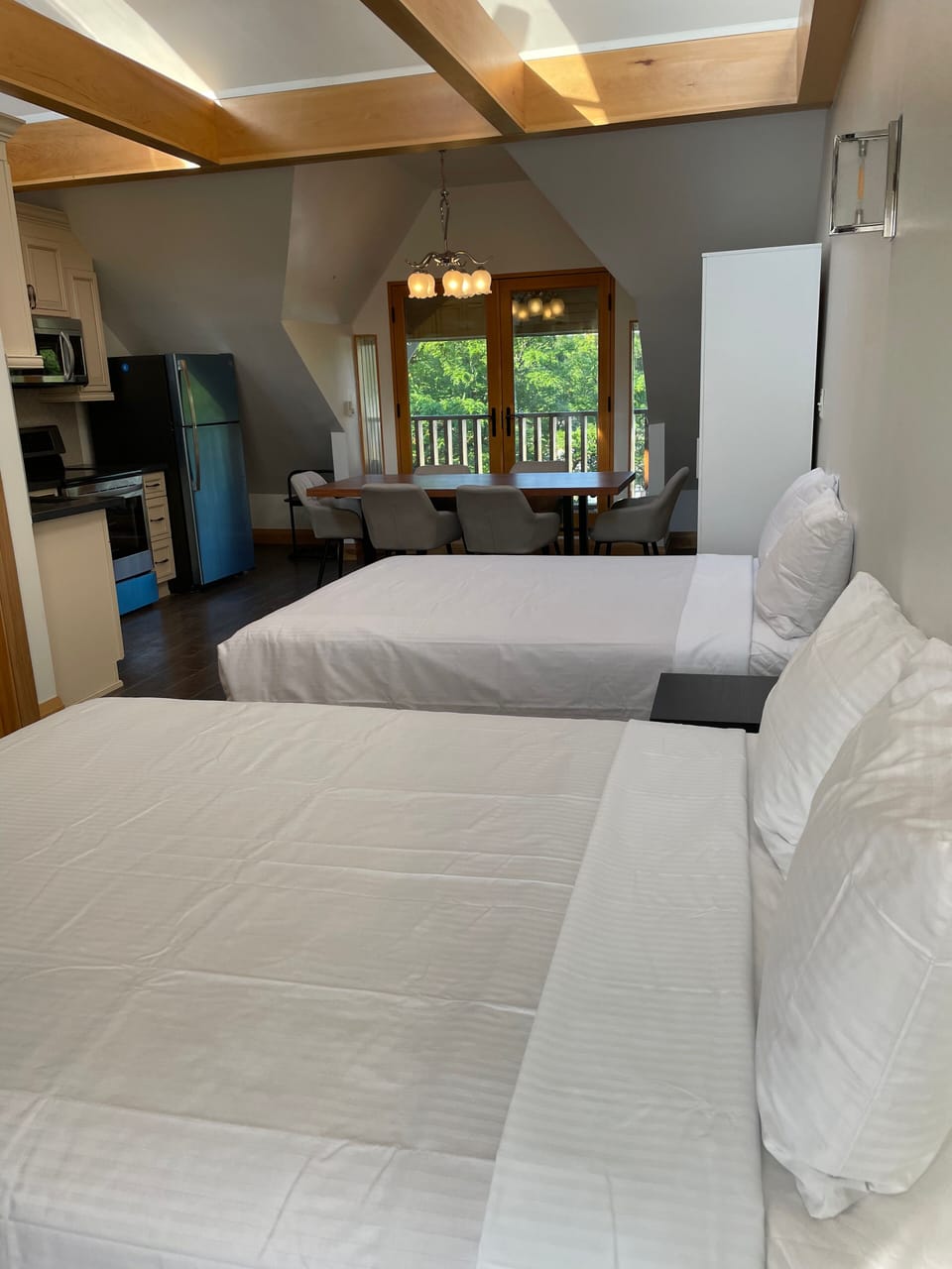 Deluxe Loft, Balcony, City View | WiFi (free), individually furnished, bed sheets