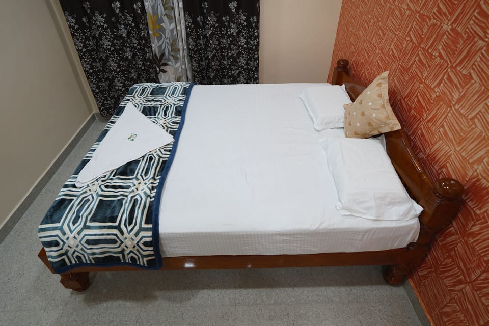 Luxury Double Room, Pets Allowed, Hill View | Desk, iron/ironing board, free WiFi