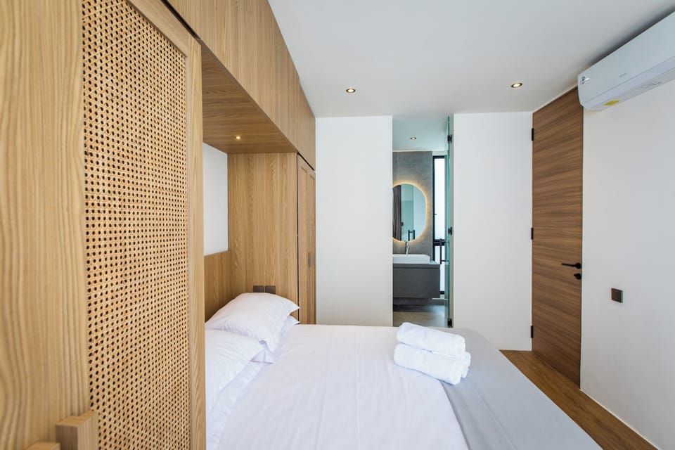 Egyptian cotton sheets, premium bedding, pillowtop beds, in-room safe
