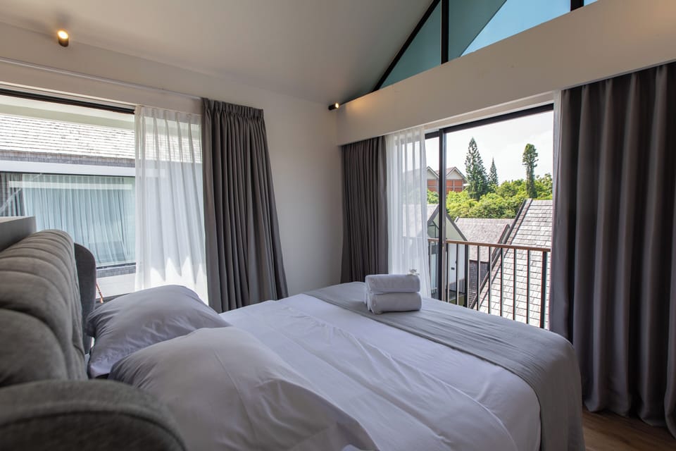 Deluxe Apartment, 2 Bedrooms | Egyptian cotton sheets, premium bedding, pillowtop beds, in-room safe