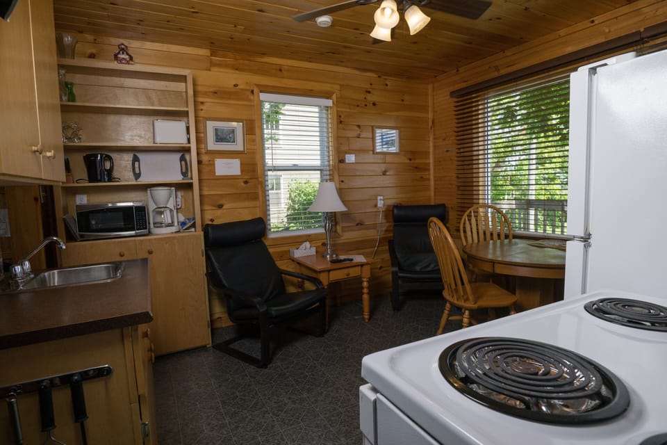 Standard Cottage, 2 Queen Beds (#1) | Minibar, soundproofing, free WiFi, bed sheets