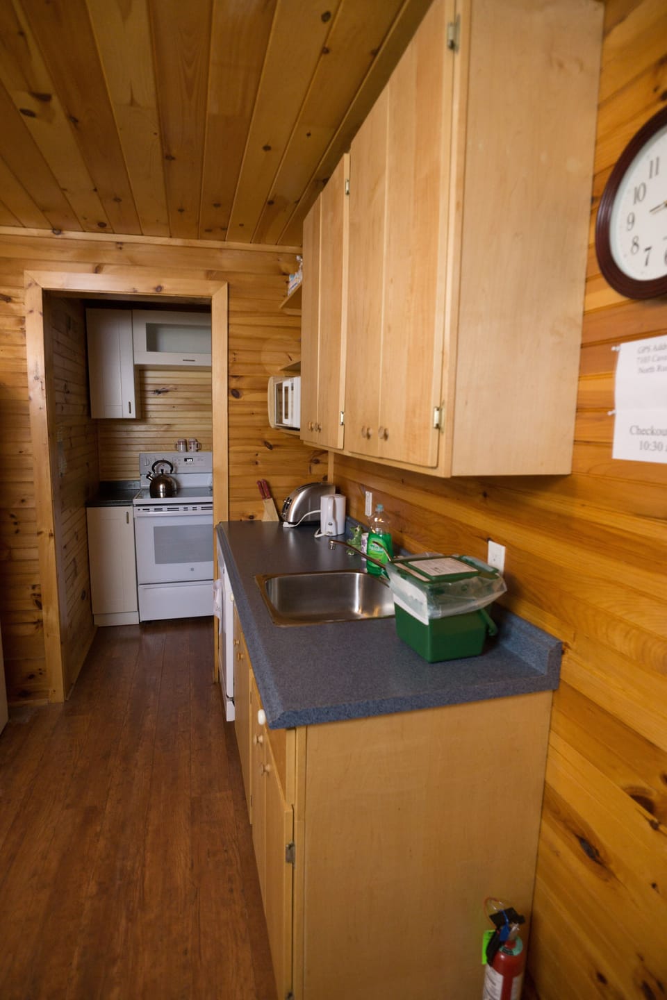 Deluxe Cottage, 3 Bedrooms (3 queen beds) | Private kitchen | Electric kettle