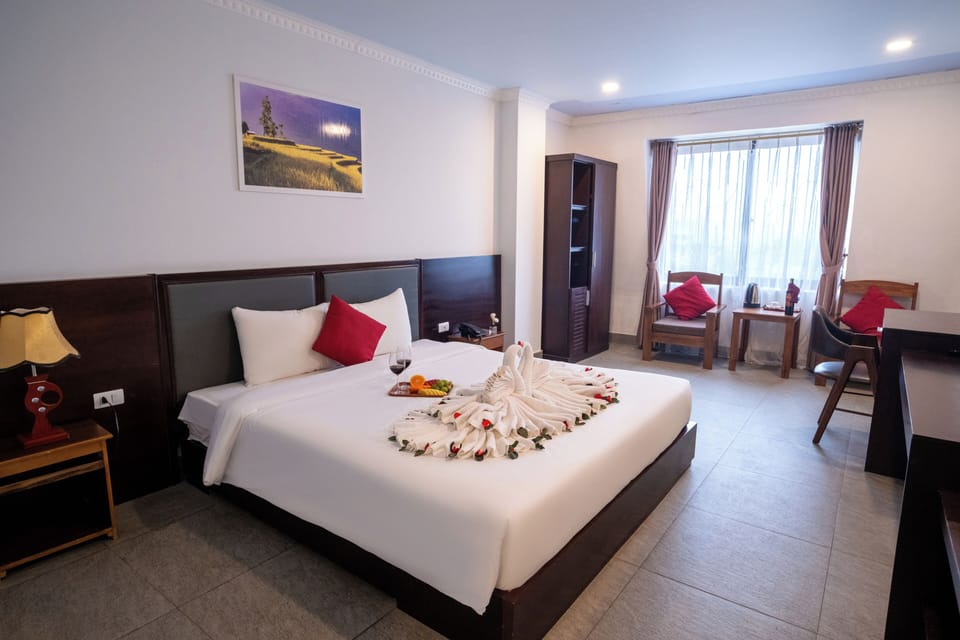 Deluxe Double Room, City View | Desk, soundproofing, free WiFi, bed sheets