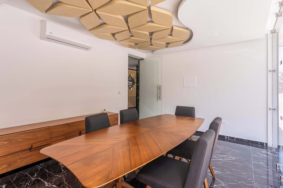 
Connect and create in a bright space perfect for big ideas.

