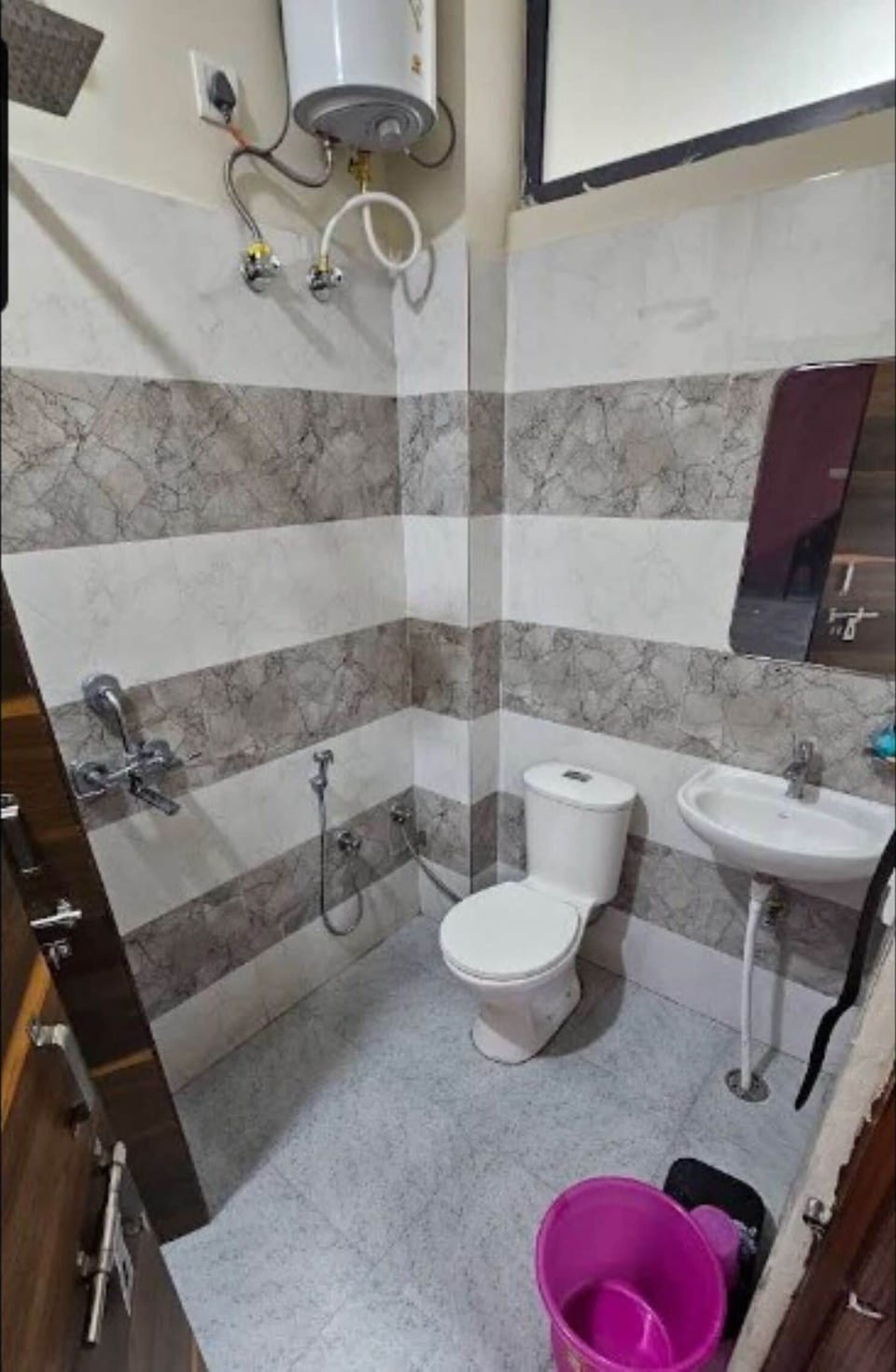 Deluxe Room | Bathroom | Shower, towels, soap, toilet paper