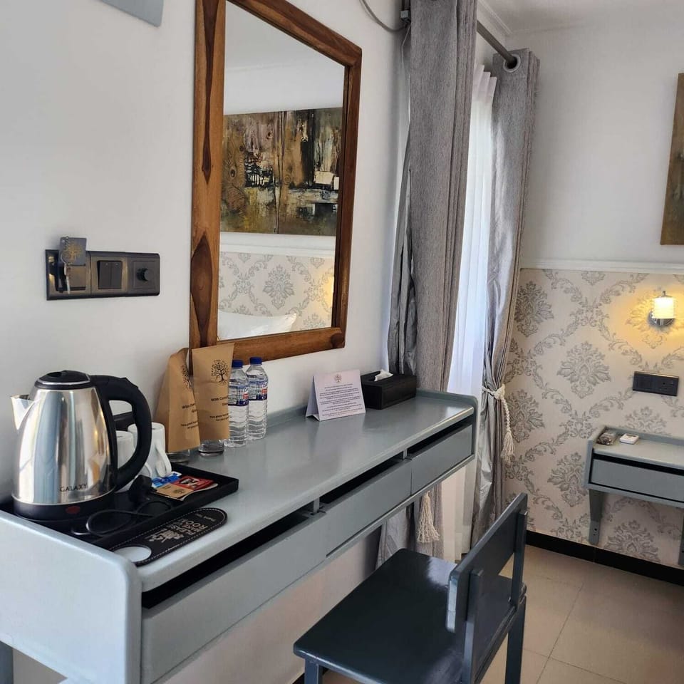 Deluxe Double Room, 1 Queen Bed, Courtyard View | Premium bedding, down comforters, pillowtop beds, in-room safe