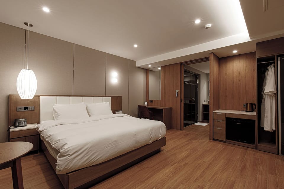 Superior Double Room | Laptop workspace, free WiFi