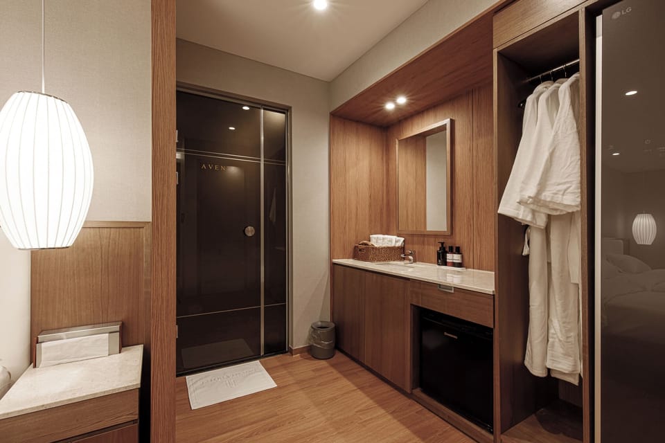 Luxury Triple Room | Laptop workspace, free WiFi