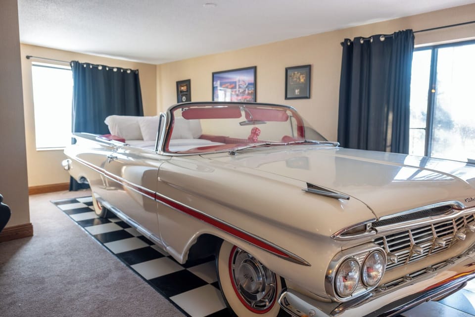 Design Room, 1 Double Bed with Sofa bed, Non Smoking, Hot Tub | Desk, iron/ironing board, free cribs/infant beds, rollaway beds