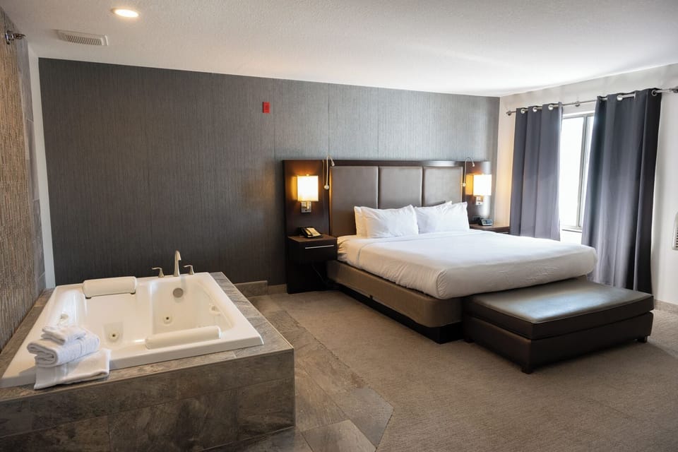 Luxury Suite, 1 King Bed, Non Smoking, Hot Tub | Desk, iron/ironing board, free cribs/infant beds, rollaway beds