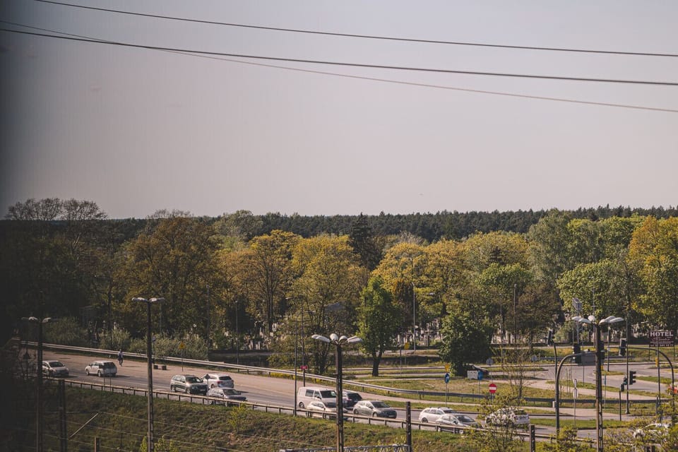 View of the green surroundings and Pomorska Street – excellent apartment location near Zawisza Stadium and city center.