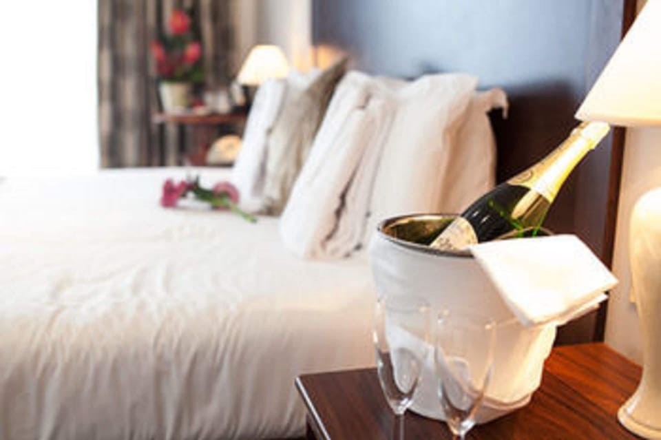 Club Double Room, River View | Desk, iron/ironing board, free WiFi, bed sheets