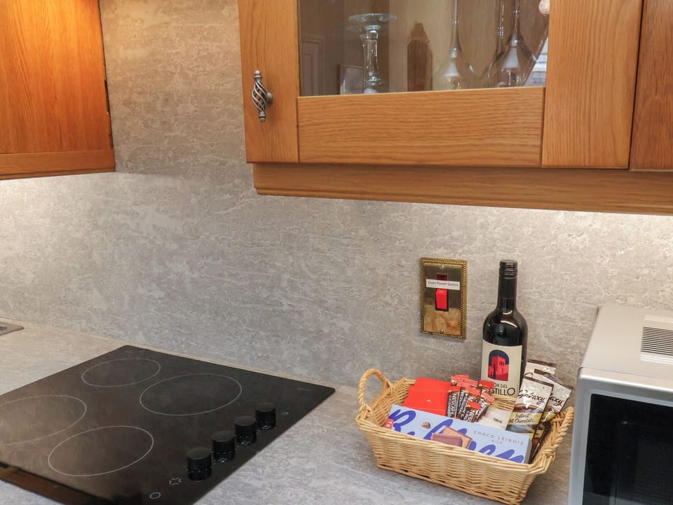 Fridge, microwave, dishwasher, toaster
