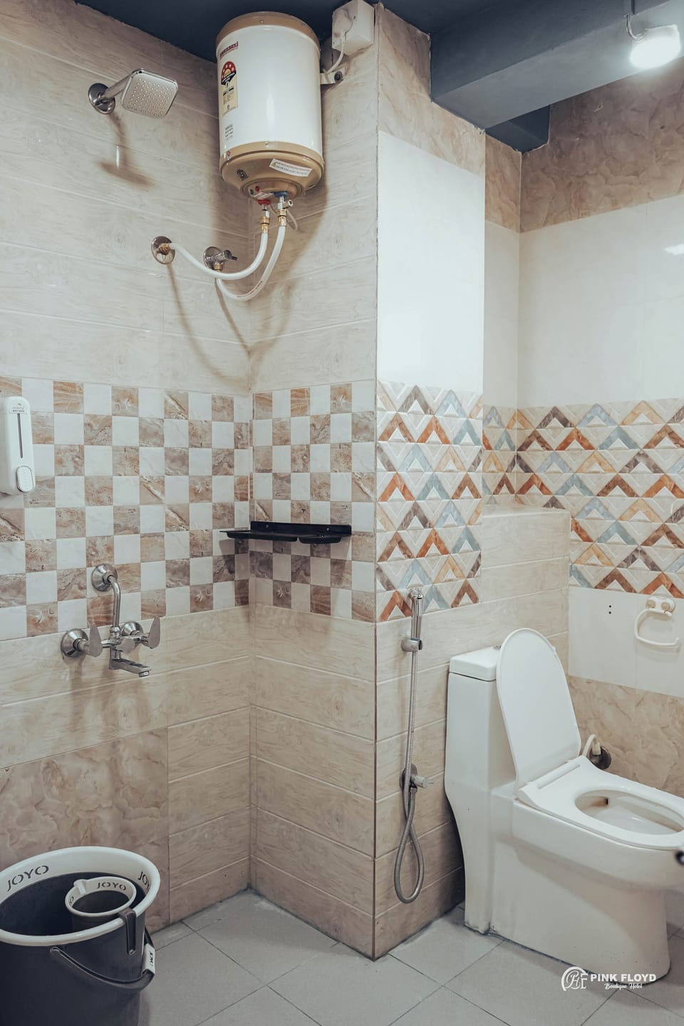 Shower, soap, shampoo, toilet paper