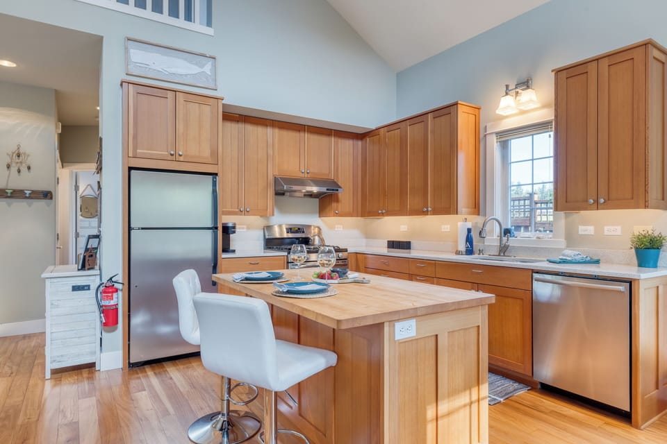 Clean and functional kitchen space.