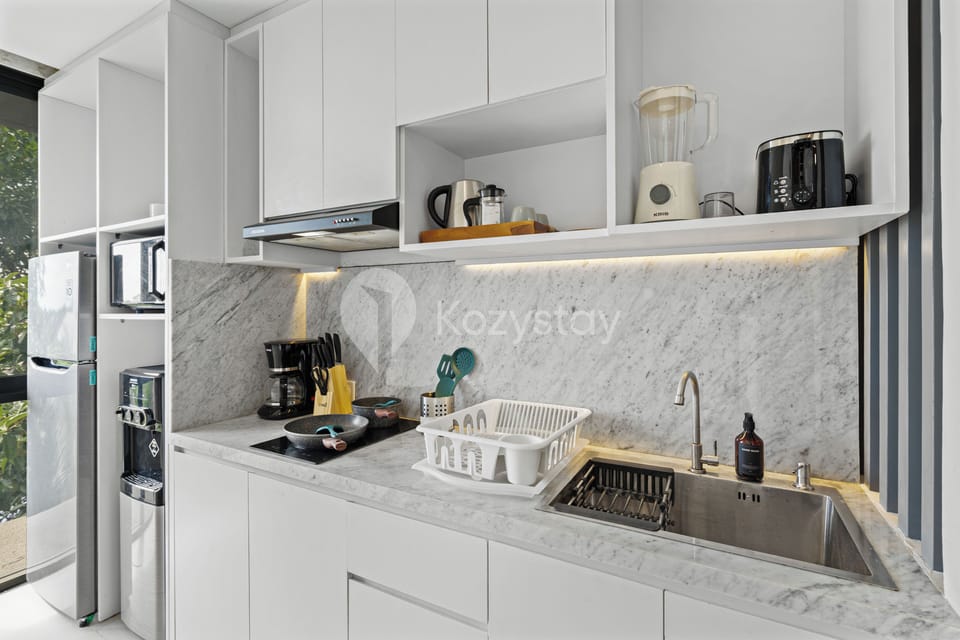 Apartment, 2 Bedrooms, City View | Private kitchen | Full-size fridge, microwave, stovetop, cookware/dishes/utensils